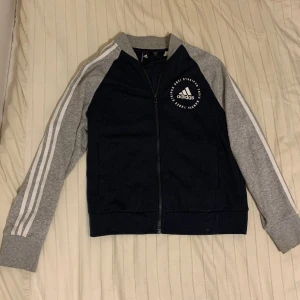 adidas kofta - jättebra skick:)