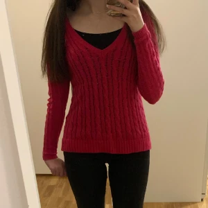 Rosa hollister tröja - Fin hollister tröja 💖 lite nopprig på ärmen men inget som märks så mkt 💕