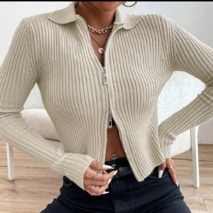 Justerbar tröja!🤎 - Super fin tröja som endast är testad!🤎