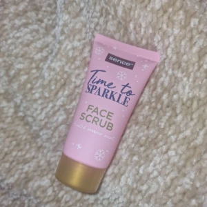 Face scrub  - Helt ny och oöppnad face scrub från sence