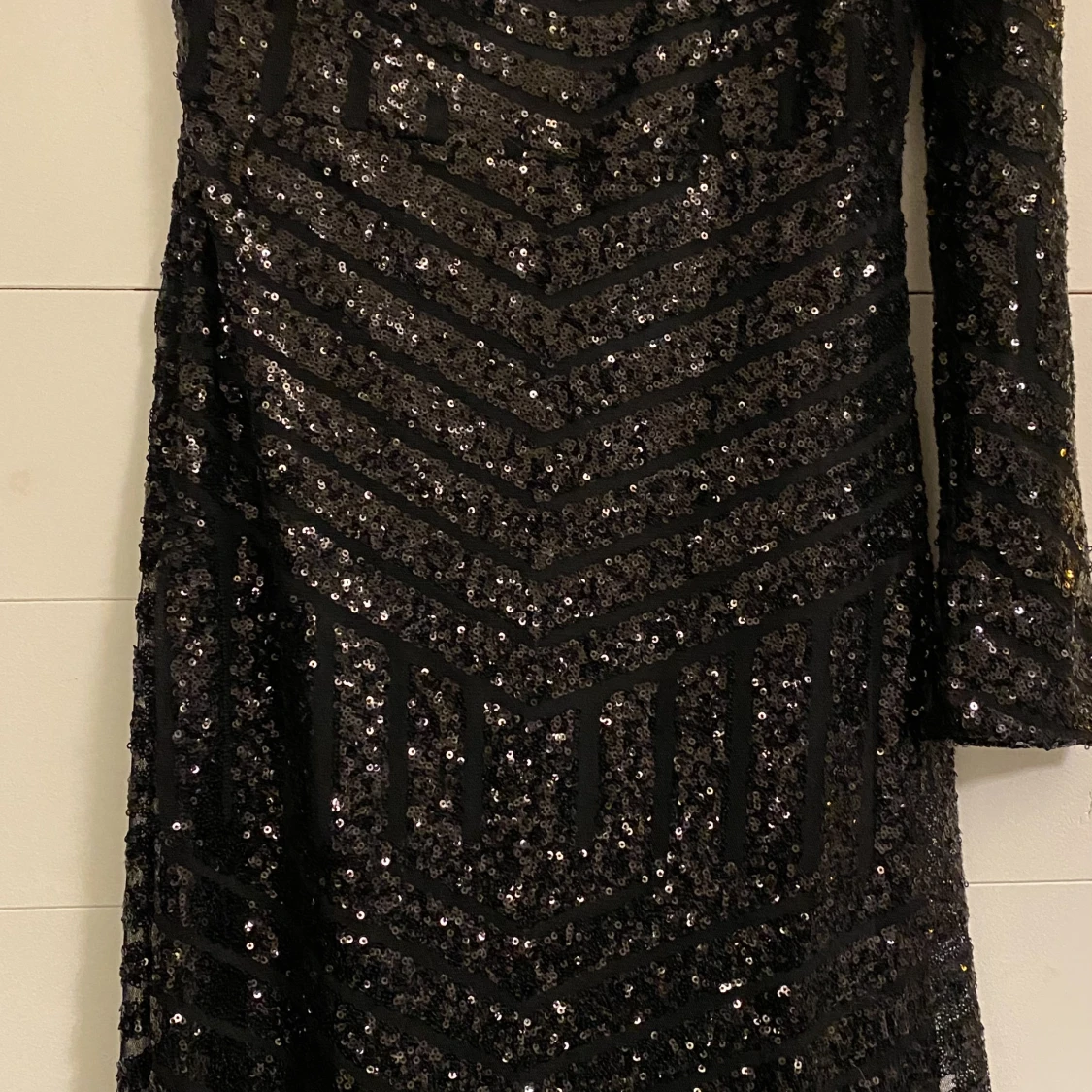 Svart glittrig långklänning - 90