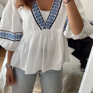 Zara Topp - Säljer min Zara topp som är såltslud för 300kr. 