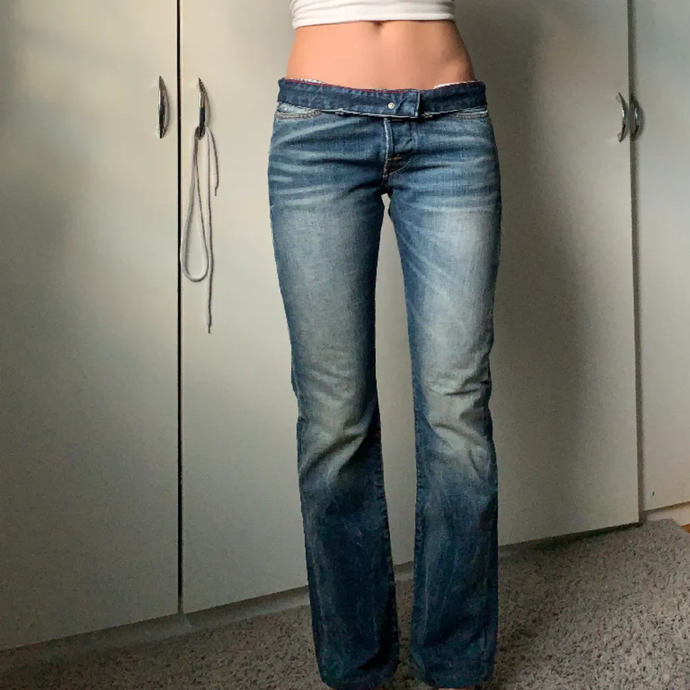 Så fina Replay jeans!!💗 Jag är 170 och dem är lite långa/perfekta på mig, storlek S. Vid snabbt köp 300🤩. Jeans & Byxor.