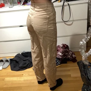 Beiga jeans  - Ett par beiga jeans i bra skick 