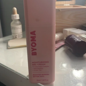 Byoma kräm  - Byoma krämen som används 2gr. Kände att det var slöseri med pengar för att jag har ändå så många krämer🤍