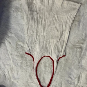 Vit röd halterneck linne  - XS-S 