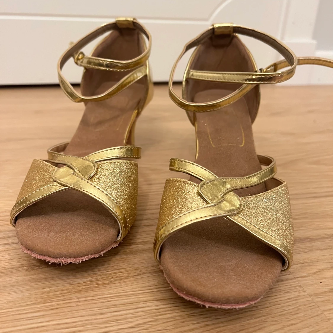 Dansskor med mockasula - 90