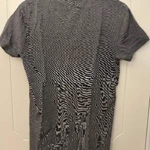 Interferense T-shirt - Normal användning - slitet skick