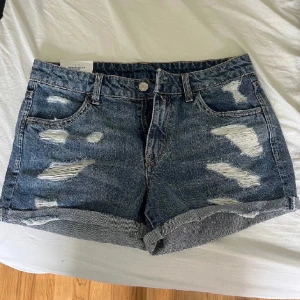 Jeansshorts - Säljer ett par jeansshorts, helt oanvända 