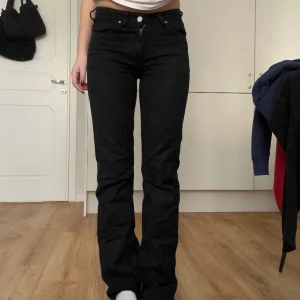 jeans - svarta jeans från bikbok, bra skick, knappt använda