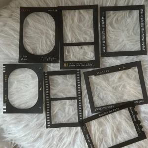 7 st film klistermärken  - Fina klistermärken man kan klistra över bilder 🫶säljer även liknande annonser på min profil och jag samfraktar 💕