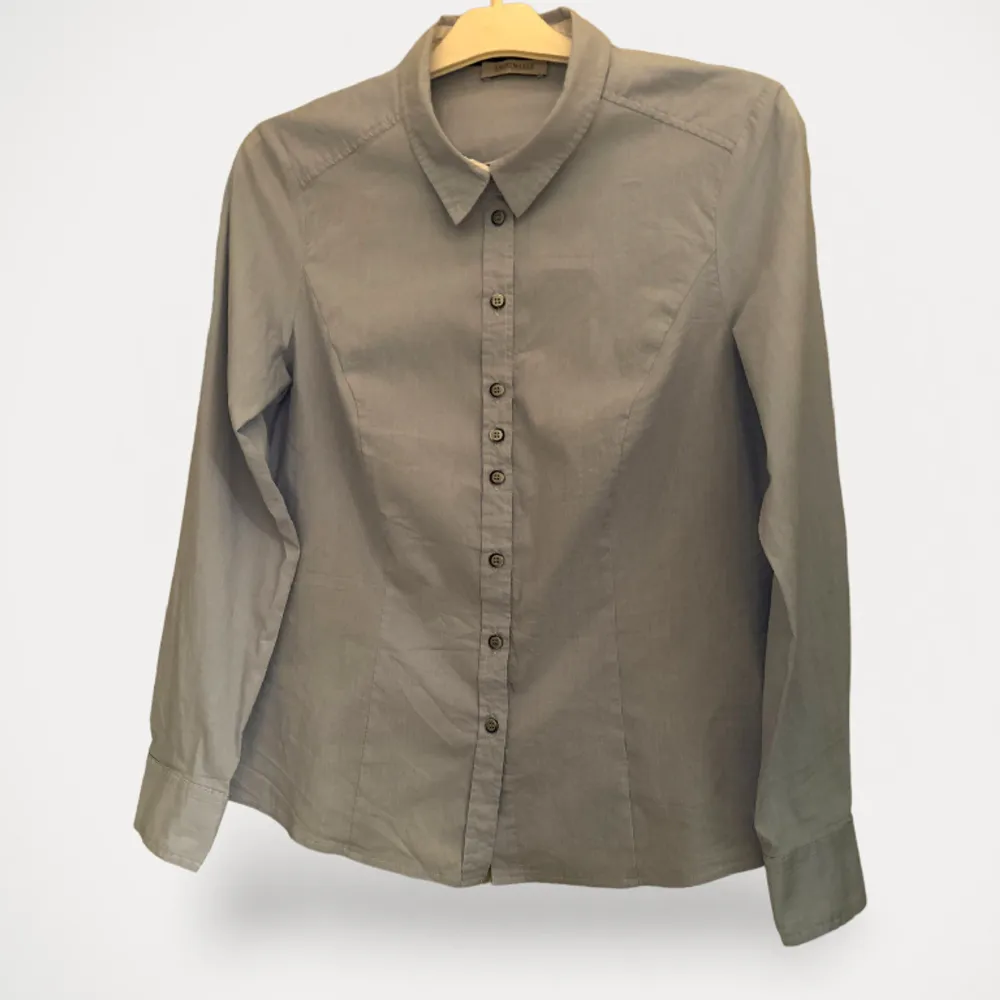 Skjorta från Shirtmaker by Elton.  Storlek: 42 Material: Bomull Använd, men utan anmärkning.. Skjortor.
