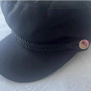 Perfekt höst/vinter hatt från H&m som säljs inte längre 