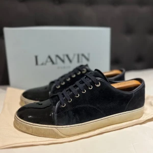 Lanvin skor - Sjukt snygga mörkblå Lanvin, storlek 45/46 - UK 11   Allt og, dustbag, papper och låda, skick 6/10 🙌 Köp via plick, frakt endast! 📦