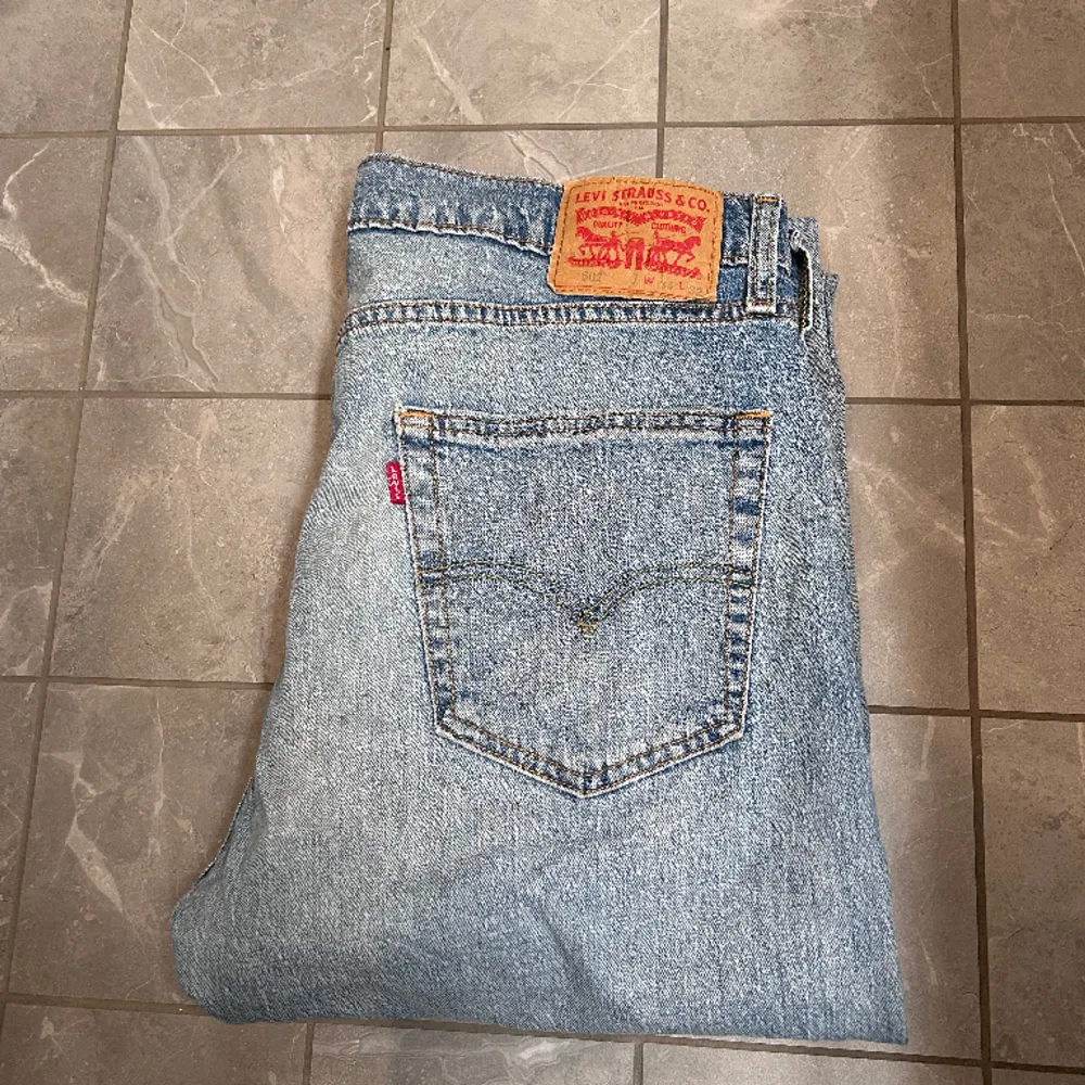 Ett par 512 levis jeans med storleken W34 L32.  Passar som regular fit/straight leg.  Inga defekter eller så.  Bara att höra av er vid frågor. Jeans & Byxor.