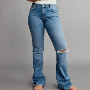 Jeans - Säljer dessa jeans från Gina tricot då de är för stora på mig och för att de inte kommer till användning längre💞