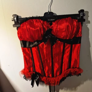 Red corset - Red corset from beyond retro • Black and red • Black lace and bows • Zipper on the side • Price is negotiable