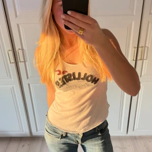 Hollister Linne - Linne från Hollister! Riktigt skönt material💕 Storlek: S