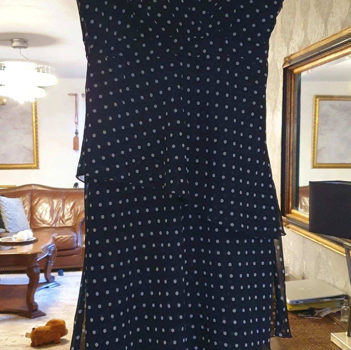 Vacker klänning med volanger - 91