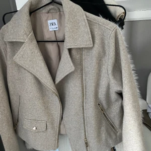 Vårjacka från zara🤍 - Superfin jacka som är använd fåtal gånger, ser ut som ny🤍 