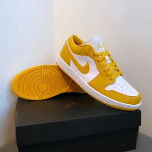 Jordan 1 Low Pollen  - Jordan 1 Low Pollen | Storlek: 43 | Helt nya med Box och Kvitto 
