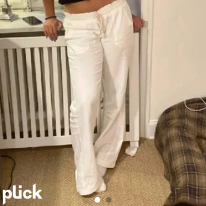 Roxy linnebyxor  - Säljer mina jättefina roxy linnebyxor, men vill helst byta mot ett par i s. Hör av er för intresse❤️