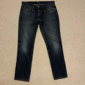 Replay jeans  - Hej! Säljer nu dessa super snygga replay jeans. Passformen på jeansen är slim/regular fit. 