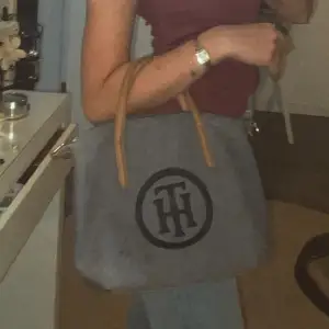 Tommy Hilfiger väska 