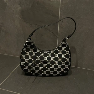 Handväska  - Säljer min super fina väska. Nyskick🤎