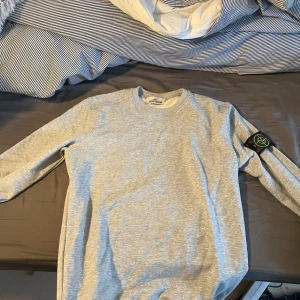 Stone island tröja  - O använd helt ny ,fick av en kompis i present. 