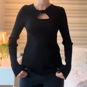 Topp från Mango - Superfin topp från mango i storlek M! Använd en gång, därav i nyskick💓🌸