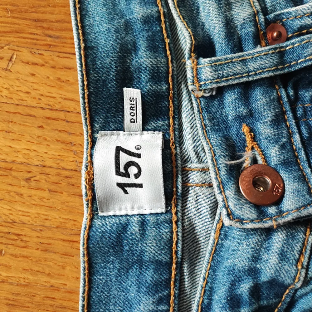Säljer ett par begagnade jeans shorts från lager 157 i storlek L men skulle säga att det är en liten L eller en större M. Fint skick. Pris kan diskuteras . Shorts.