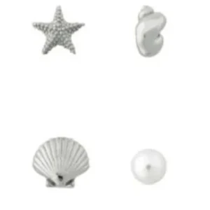 Örhängen Edblad Silver Pärla - Säljer mina superfina studs från Edblad då jag har bytt till guld, de är i nyskick och har inga defekter alls! En pärla och tre snäckor som passar till alllt. Superfina till sommaren och säljs tyvärr inte längre, annars hade jag köpt de i guld! 💞