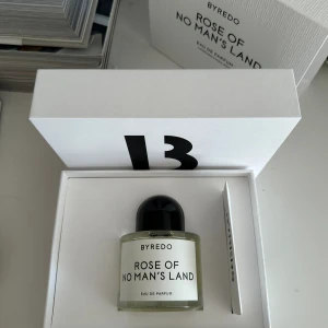 Helt ny byredo parfym - Helt oanvänd endast öppnad Byredo parfym jättegod doft men känner tyvärr inte att den passar mig. Köpt på NK för 1600kr, förpackning osv ingår