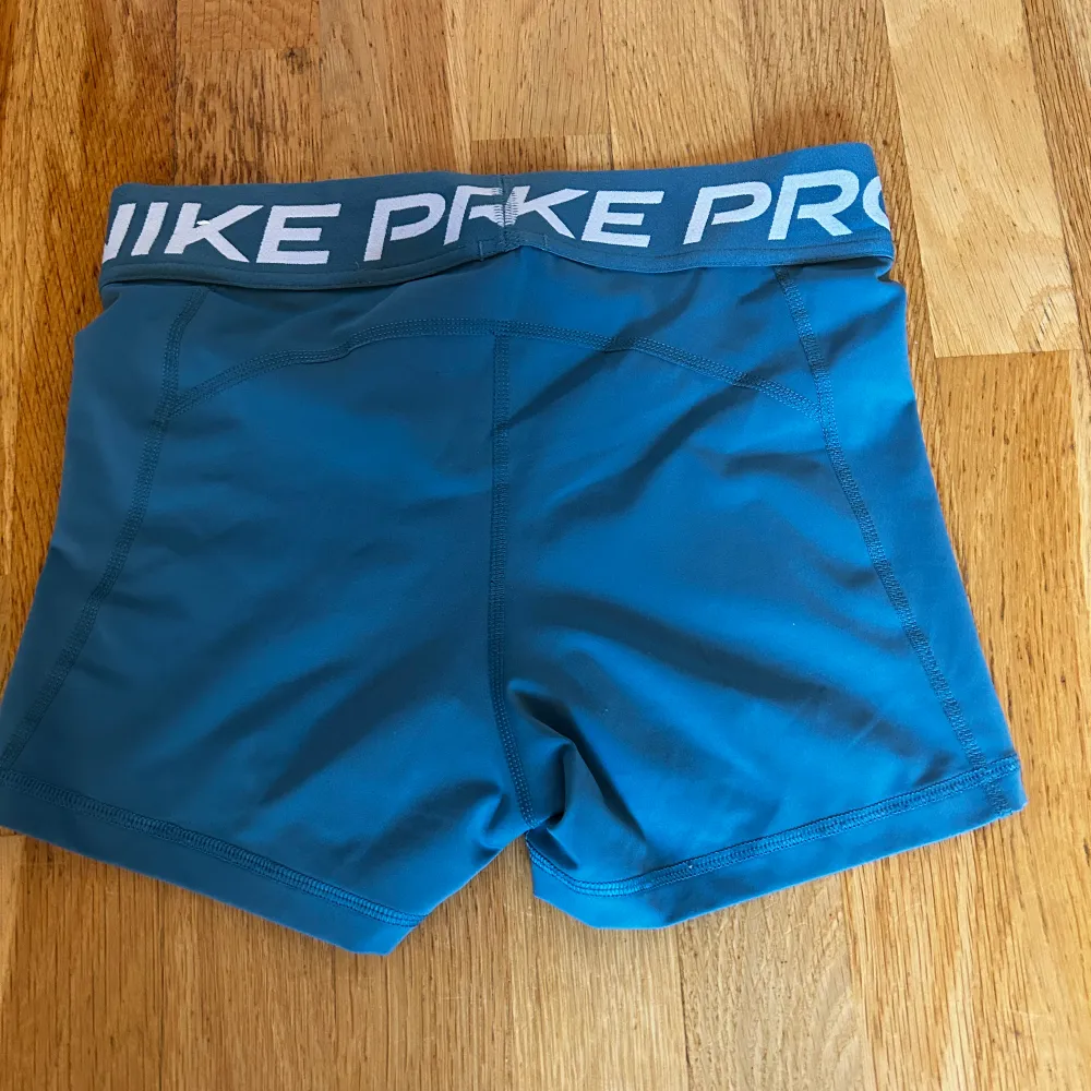 Super fina Nike PRO shorts i ett super bra skick💕Knappt andvända och äkta💗. Shorts.