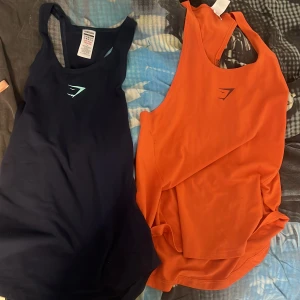 Gym shark  - 129 kr för 3 gymshark linnen, Gymshark linne ordinarie pris 250 st storlek S men passar både på m också, finns gymshark hoodie i bio, 