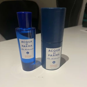 Arancia di capri - Riktigt go parfym sommarparfym, luktar precis som en ny skuren apelsin på ett bra sätt. Nypris 850 mitt pris 500, sjukt bra pris för att vara helt oanvänd bara några få spray  