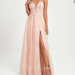 Ljusrosa balklänning  - Säljer denna superfina oanvända balklänning från JJhouse då jag hittade en annan balklänning. Nypris 3000kr. Skriv för mått eller fler bilder, eller om ni har andra frågor🥰