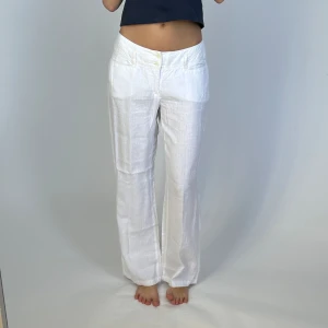 Linnebyxor - Linnebyxor (vet ej exakt material) men det känns som linne. 38 midja 78 innerben