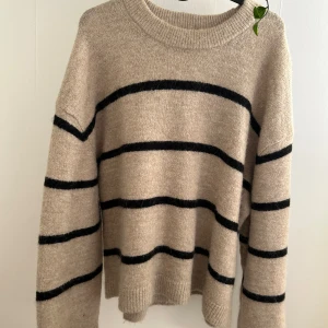 Stickad tröja  - Stickad tröja från Gina Tricot🤎200kr + frakt