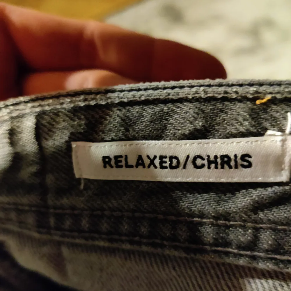 Säljer ett par Relaxed Chris jeans från Jack And Jones. Dom är sparsamt använda och har inget slitage. Passformen är ganska luftig. Har haft dom sedan jul. Nypris ca 600 kr. Jeans & Byxor.