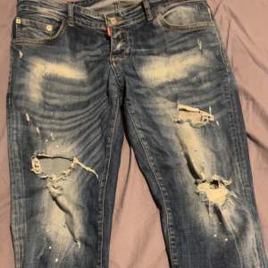 Säljer dsq2 jeans 1:1 storlek 54