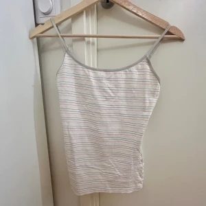 Linne från hm - Randigt linne från hm i storlek Xs😊 Aldrig använt! Skriv privat för frågor!