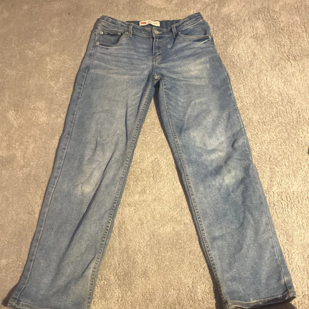 Loose taper levi’s jeans, storlek står 16A meb är W29 L30, pris kan diskuteras.. Jeans & Byxor.