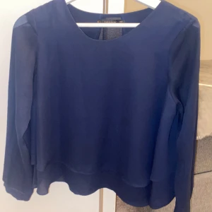 zara blus  - Säljer denna fina blusen som är jätte fin till sommaren❤️