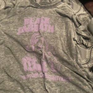 Black sabbath bandtröja - Riktig bandtröja blacksabbath köptes för 350kr säljer för 150kr.