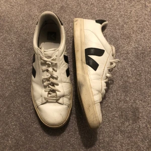 Veja skor - Veja skor väl omhändertagna lite tecken på användning  Priset är inte skrivet i sten!