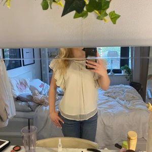 Blus  - Söt topp som ej används 