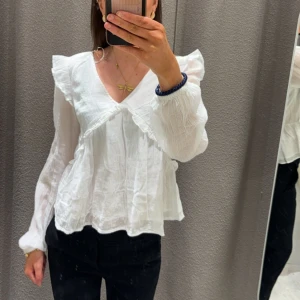 blus  - jättefin blus från Gina, aldrig använd, endast testad 💞 jag har S vanligtvis  nypris 259kr 