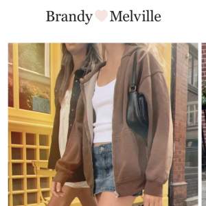 En fin hoodie från brandy melville 💗 den är i bra skick, nypris: 450kr. säljer då den inte kommer till användning💕 